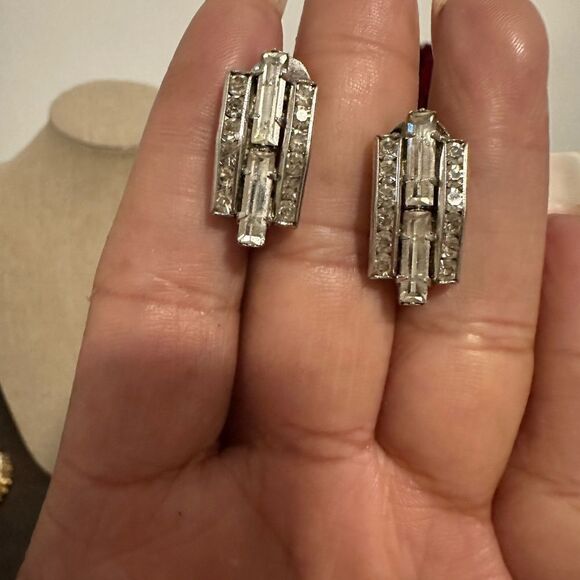 VINTAGE AUSTRIA CRYSTAL CLIP EARRINGS - Picture 1 of 2